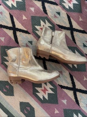 Sorel Lola 2 waterproof booties